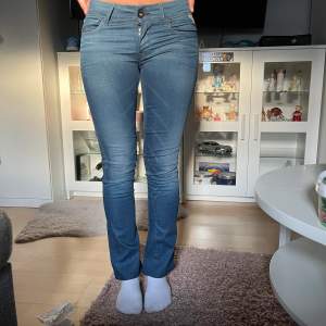 Snygga jeans från replay, st 25 o är 168 cm så de är lite kortare på mig. Pris kan diskuteras ( Frakt ingår ej )