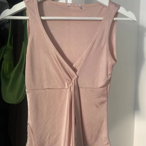 Vintage rosa topp! - Super cool topp med fina detaljer