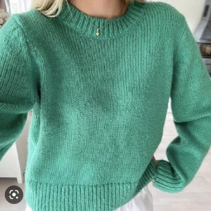 Grön stickad tröja  - Jätte söt stickad tröja fårn lindex