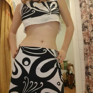 60tals set - Kjol och linne set, tror att dom är från 60 eller 70tal, väldigt bekvämt och sommrigt tyget påminner om något linne tyg.