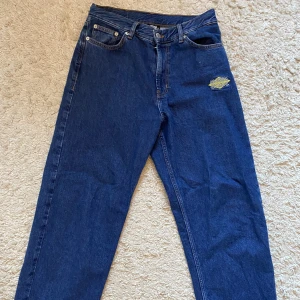 Sweet sktbs jeans - Helt oanvända Jeans från sweet sktbs köpta från junkyard. Dom sitter bra på mig och jag e 180.