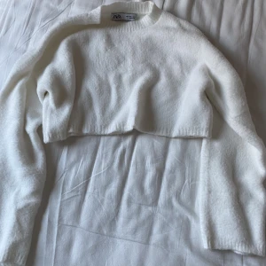 Magtröja - Vit magtröja från Zara, storlek S. Väldigt mysigt material, använt en gång 