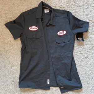 Dickies skjorta - Skit cool dickies tröja som är helt oanvänd köpt för ca 3 månader sen.