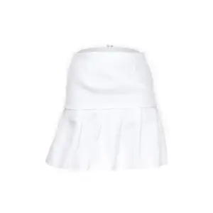 En asos Design kjol i vit. Använt 1 gång. Tycker inte jag passar i den. Bra skick! Kan skicka men då står köpare för frakten. 