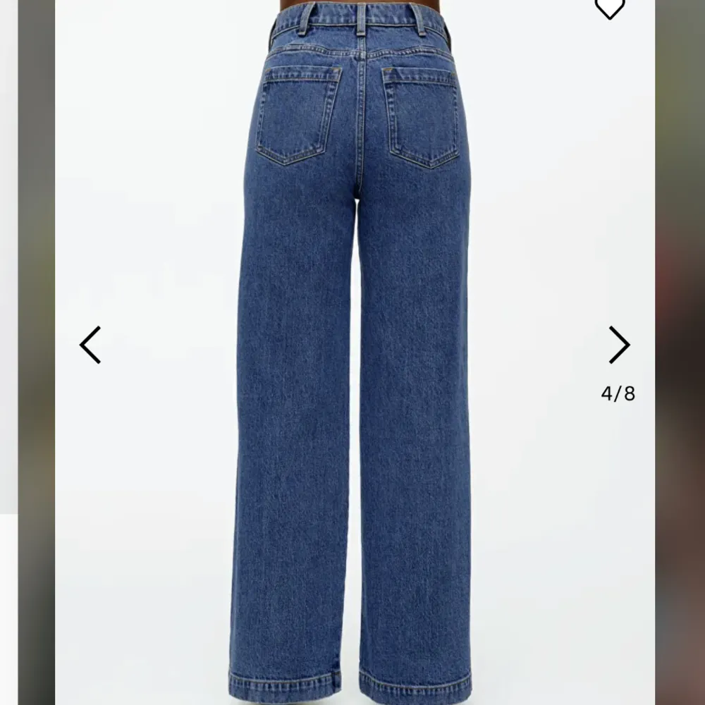 Superfina jeans från arket! Helt nya bara använda en gång. Måste sälja dom då de är fel storlek. Sköna och jättebekväma🤗köpta för 890kr frakt tillkommer💌. Jeans & Byxor.