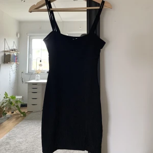 Tajt klänning - Svart tajt klänning som är i bra skick👌