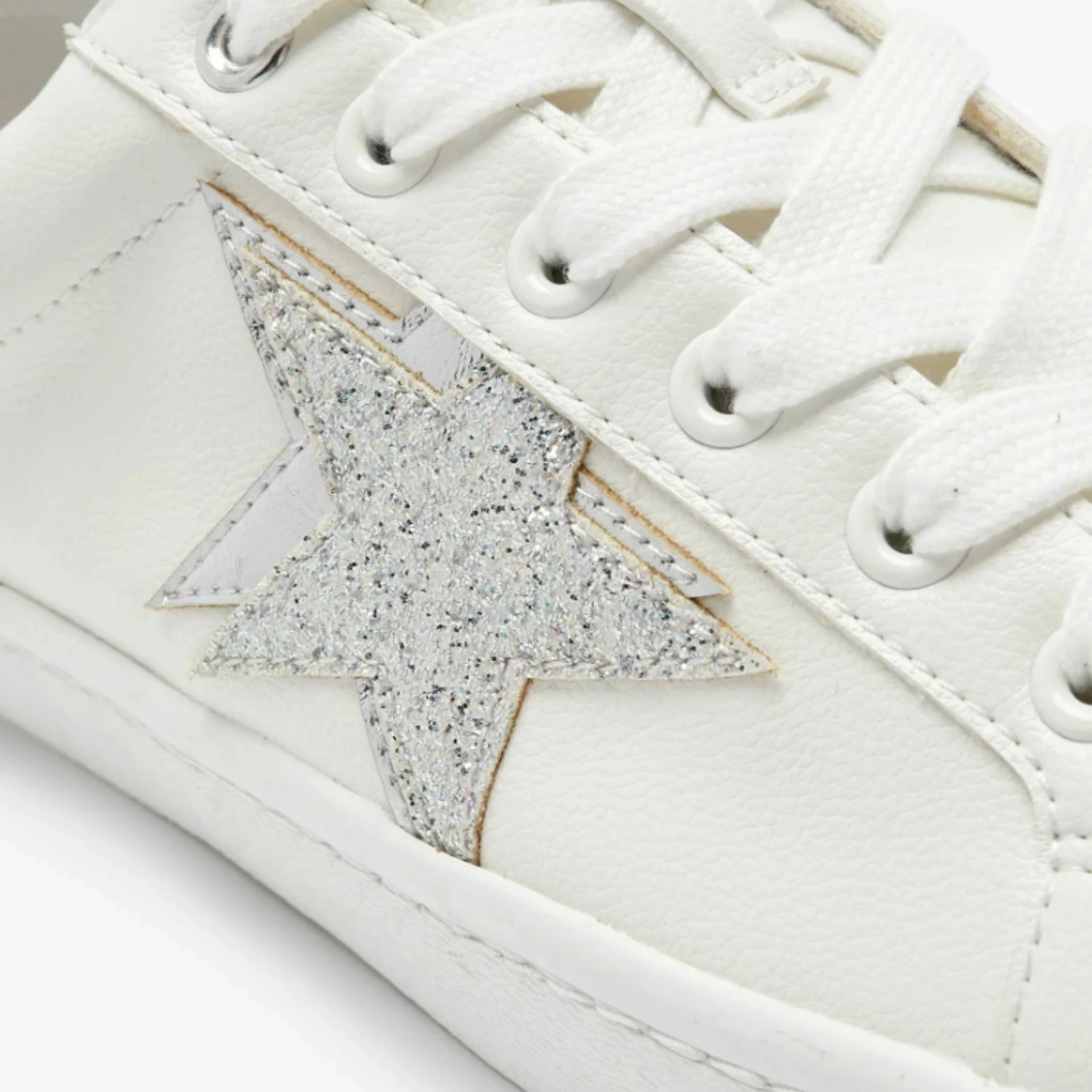 Vita sneakers med stjärna - 91