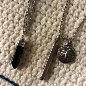 Silver halsband - Svart 35kr Silver 45kr Båda 70kr