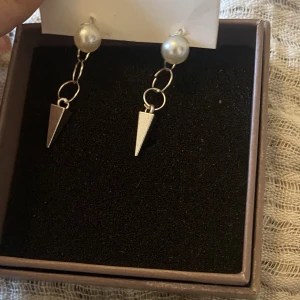 Egengjorda örhängen  - Säljer dessa superfina egengjorda örhängen❤️79kr