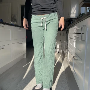 Gröna Roxy-linnebyxor - Säljer min gröna linnebyxor Roxy byxor:)💚 Nypris: 599
