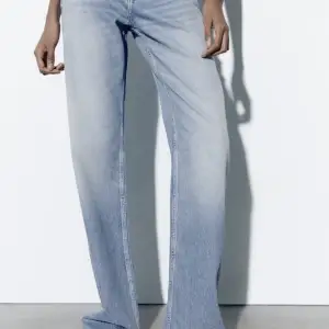 Säljer ljusblå jeans från zara. Säljs för 120kr + frakt ❤️