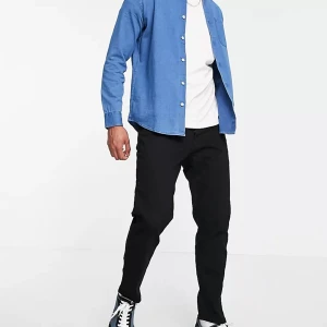 Svarta jeans - Ett par nya jeans från Asos. Storleken passade inte och hann inte skicka tillbaka dem. Frakt tillkommer.