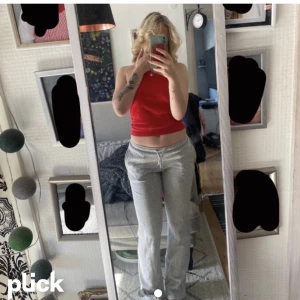 Lågmidjade mjukisbyxor från bikbok  - Lågmidjade mjukisbyxor från bikbok i storlek xs/s