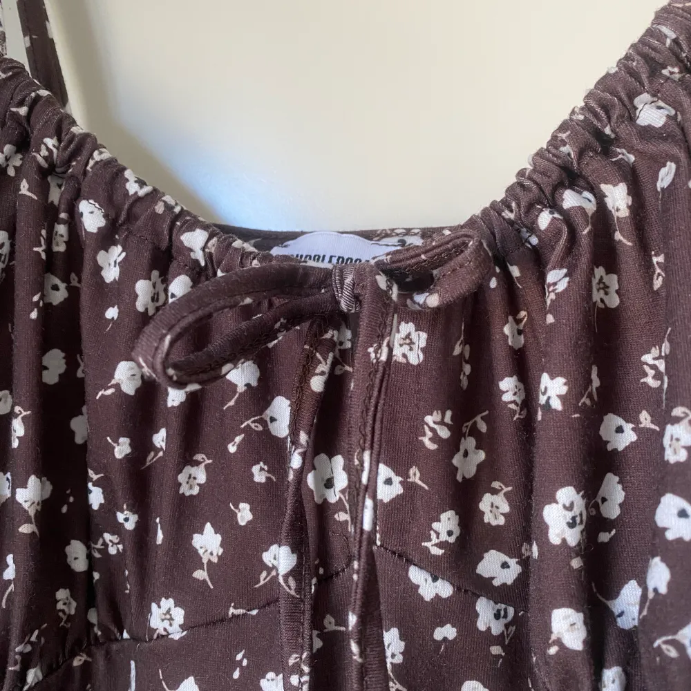Suuuuper fin klänning från bubbleroom så fin nu till sommaren. Säljer den för att den är lite för stor för mig🥲 kan gärna skicka bättre bilder om så önskas!. Klänningar.