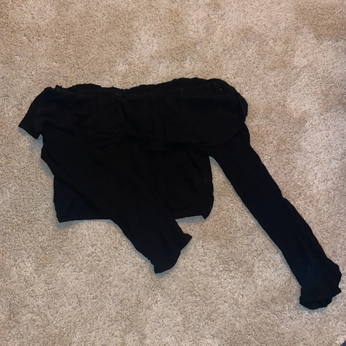 Offshoulder croptop långärmad