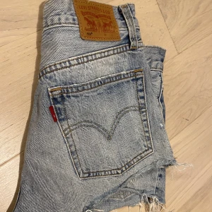Levi’s jeansshorts  - Shortsen är i fint skick:) 