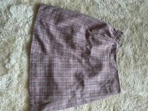 Kjol - Kort rosa kjol