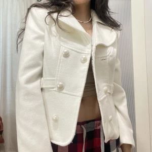 Kort kappa - Så fin vintage kort kappa som inte kommer till användning! Står ingen storlek på men skulle säga S! 