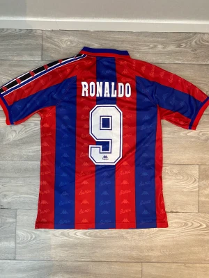 Barcelona kit 1996  - Barca kit 1996 Ronaldo N9