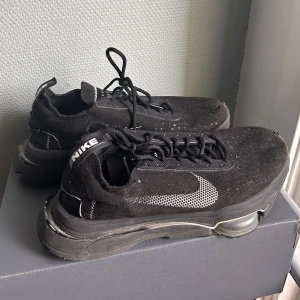 Nike N354 - Strlk. 42. Cond 6-7/10. 