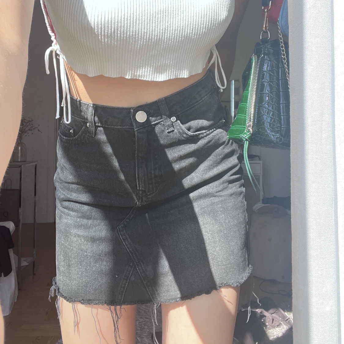 ”Urtvättad” svart jeanskjol 