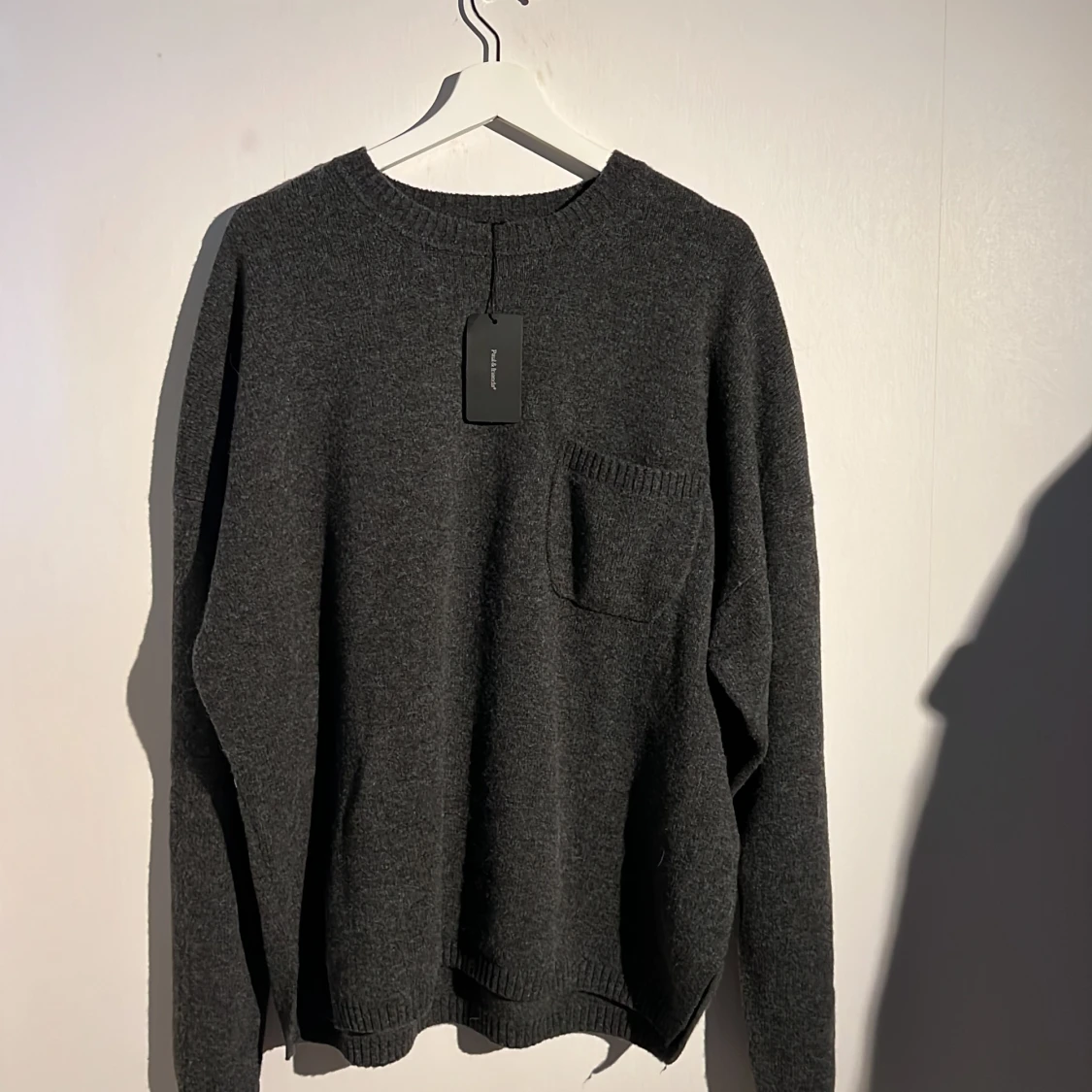 Paulandfriends stickad