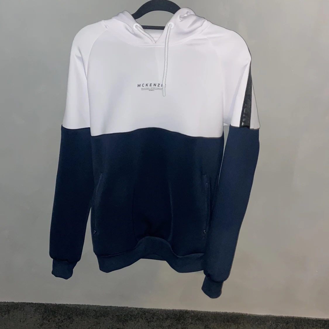 Mckenzie luvtröja