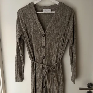 Långärmad klänning - Använd fåtal gånger 