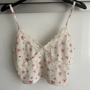 Linne  - Ett linne från shein som är i fint skick💗 skriv för bild på 