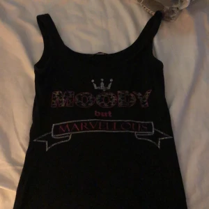 Y2k  - Säljer detta as snygga y2k linne som jag köpt på vinted. Det är använt två gånger och är i fint skick 💋