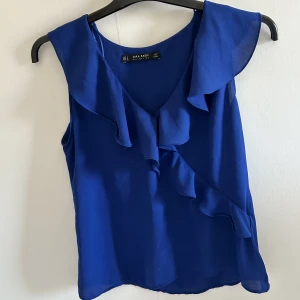 Blå blus zara - Jättefin blå blus/topp från zara