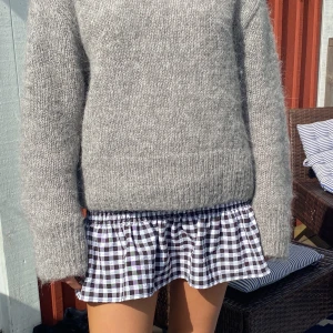 Rutig kjol - Säljer denna så sjukt söta kjolen! 😍Den är så bekväm och snygg till så många tillfällen, i så gott skick ⭐️