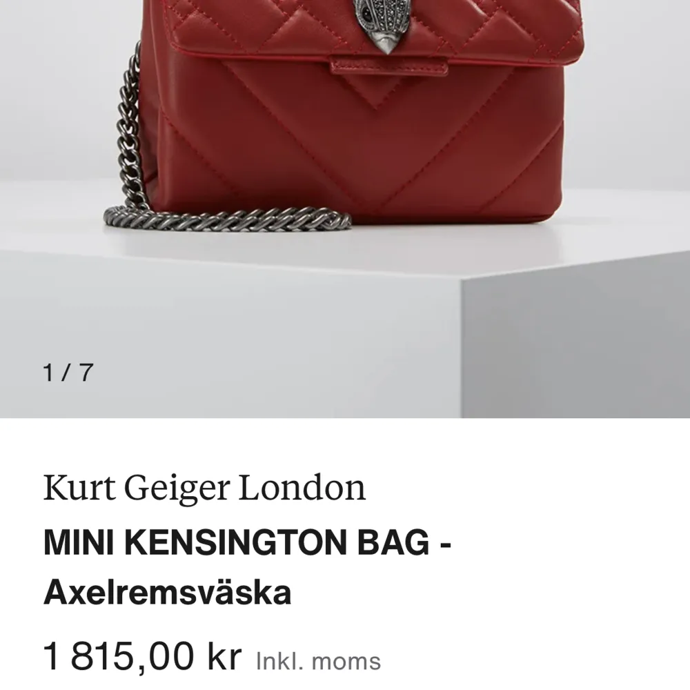 Intressekoll på denna Kurt geiger väska som jag endast använt ett fåtal gånger. Har en pytteliten defekt på undersidan av väskan men det syns knappt, skriv för fler bilder! Slutsåld på hemsidan! Säljer vid bra bud! Budgivning startar på 1500 kr❤️❤️. Laukut & Käsilaukut.
