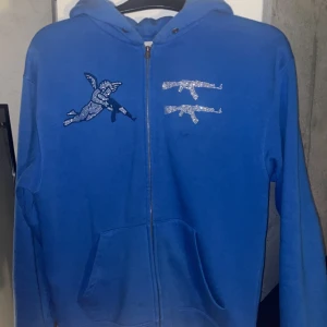 One of one hoodie  - Säljer min one of one hoodie då den inte kommer till användning. 