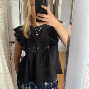 Mango blus - Super söt mango topp! Endast använd ca 5 gånger, köpt i tyskland💘