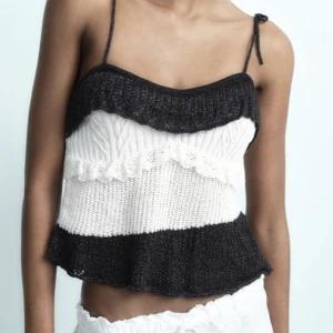 ZARA topp - Superfin topp från zara som tyvärr inte sitter precis som jag önskar så säljer nu om någon e intresserad💖Nypris 329kr