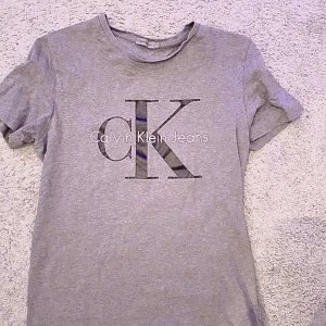 Calvin clein t-shirt  - Nyskick . Storlek small medium 