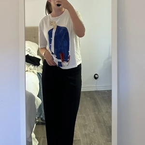 t-shirt  - t-shirt med trygg fram från zara🩶