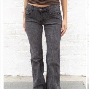 Brandy Melville jeans - Lägger ut igen då förra köparen inte var seriös. Aldrig använda men så så snygga! One size/ SMALL