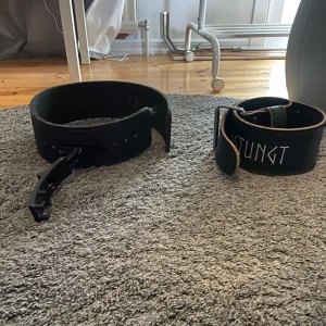 Lyftarbälten - Säljer två gymbälten då jag köpt nytt, det ena är från astungt med vanligt spänne medans det andra bältet är från mmsports med snabbspänne. Pris: Astungt=399kr MMSports=199 Båda=499 Kom pm för skick
