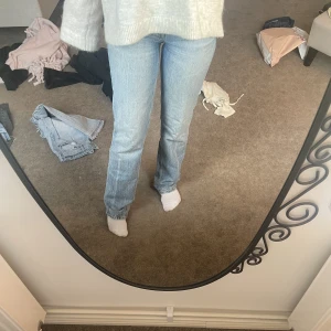 Jeans  - Säljer dessa blåa jeans från zara då jag redan har ett par likadana🤍