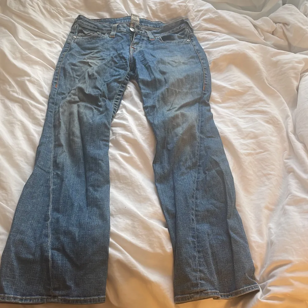 Är inte helt säker på att jag vill sälja dem, men kollar ifall det finns intresse hos någon som skulle få mer användning för de. Lågmidjade, ljusblå true religion jeans.. Jeans & Byxor.