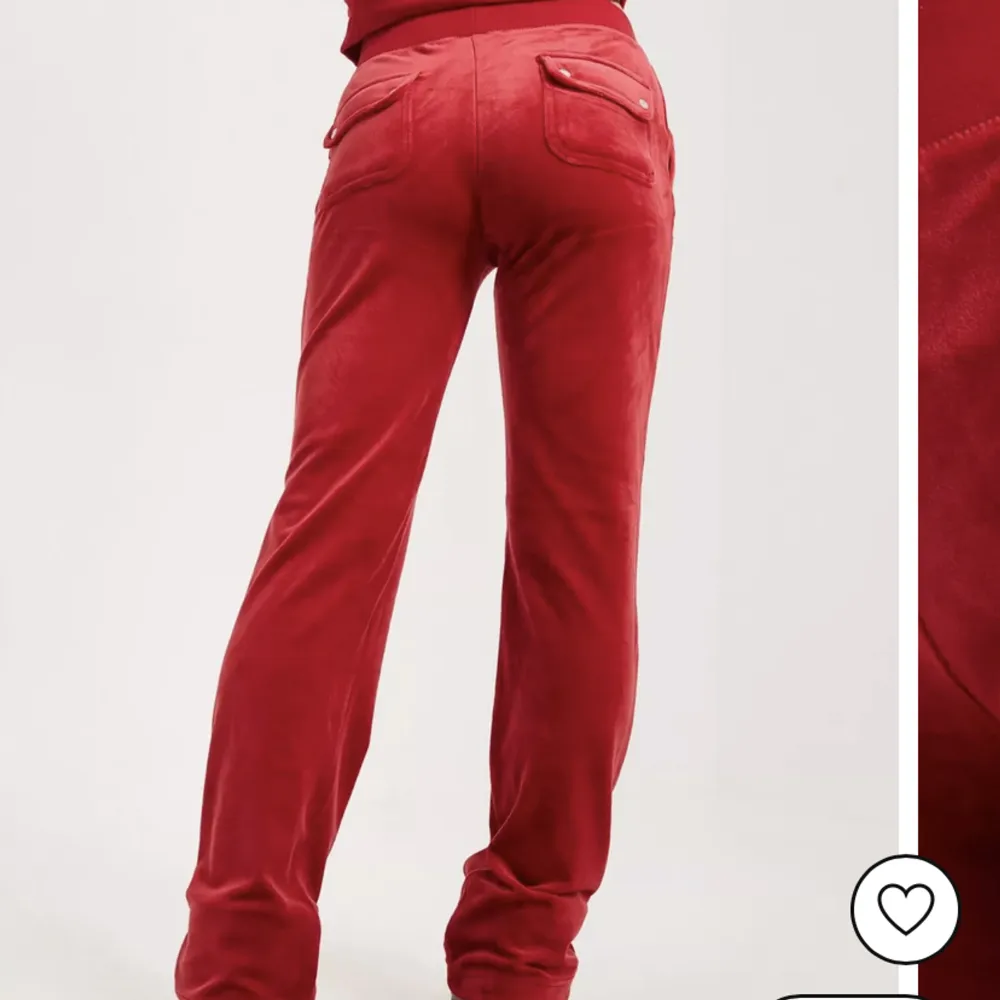 hej! säljer mina röda juicy byxor eftersom de tyvärr inte kommer till användning alls. har använts ca 2-3 gånger men inte mer än så. i storlek s och passar mig som är en XS-M. jag är 173 cm lång. hör av dig vid intresse eller frågor ❤️. Jeans & Byxor.