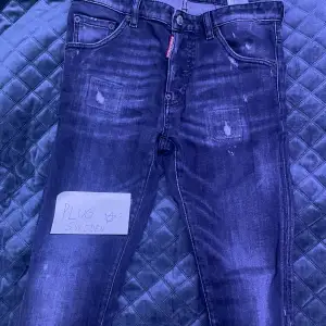 Hej!! Säljer ett par Dsquared2 jeans i Storlek S Köpte i fjol för 2500 på miinto 
