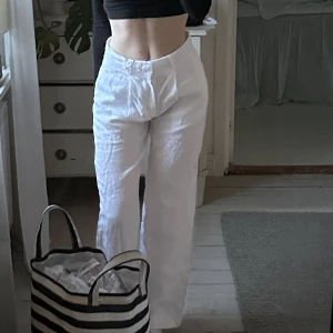 Linnebyxor  - Från GinaTricot. Aldrig använda. Storlek 34. Fler bilder finns!