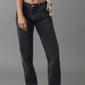 Jeans - Säljer dom här fina Lågmidjade jeansen från Gina Tricot knappt använda🩷nypris 500kr