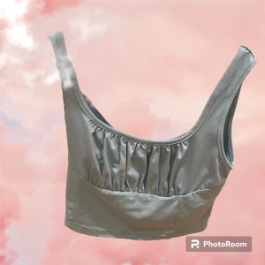 Två toppar  - Säljer dessa två toppar separat, jätte gulliga 