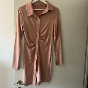 Klänning  - Snygg dammrosa klänning. Helt oanvänd.  Storlek S