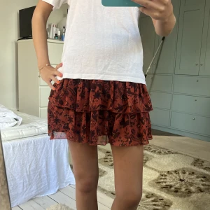 Super fin kjol - Säljer denna super fina kjolen💗