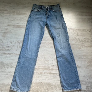 Zara jeans - Säljer jeans från zara. Dom är raka i bena och Mid waist.💞
